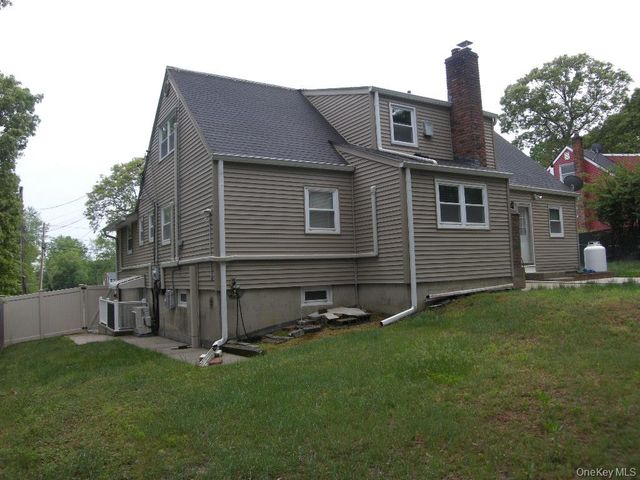 43 Washington Heights Street, Selden, NY 11784