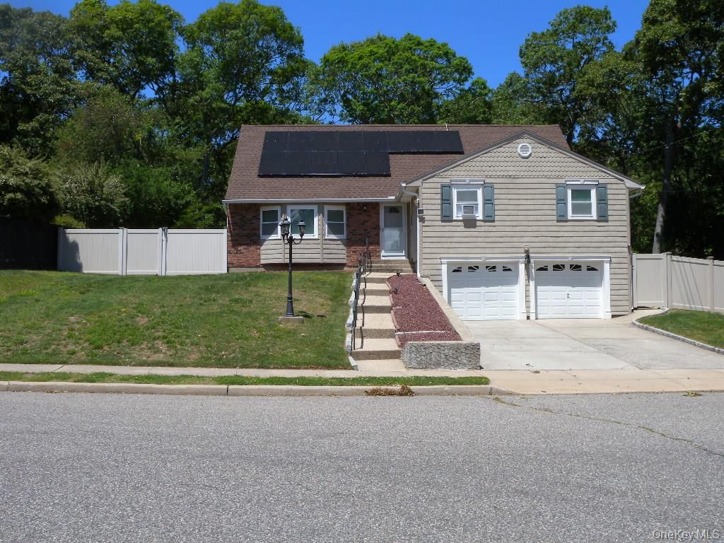 43 Washington Heights Street, Selden, NY 11784