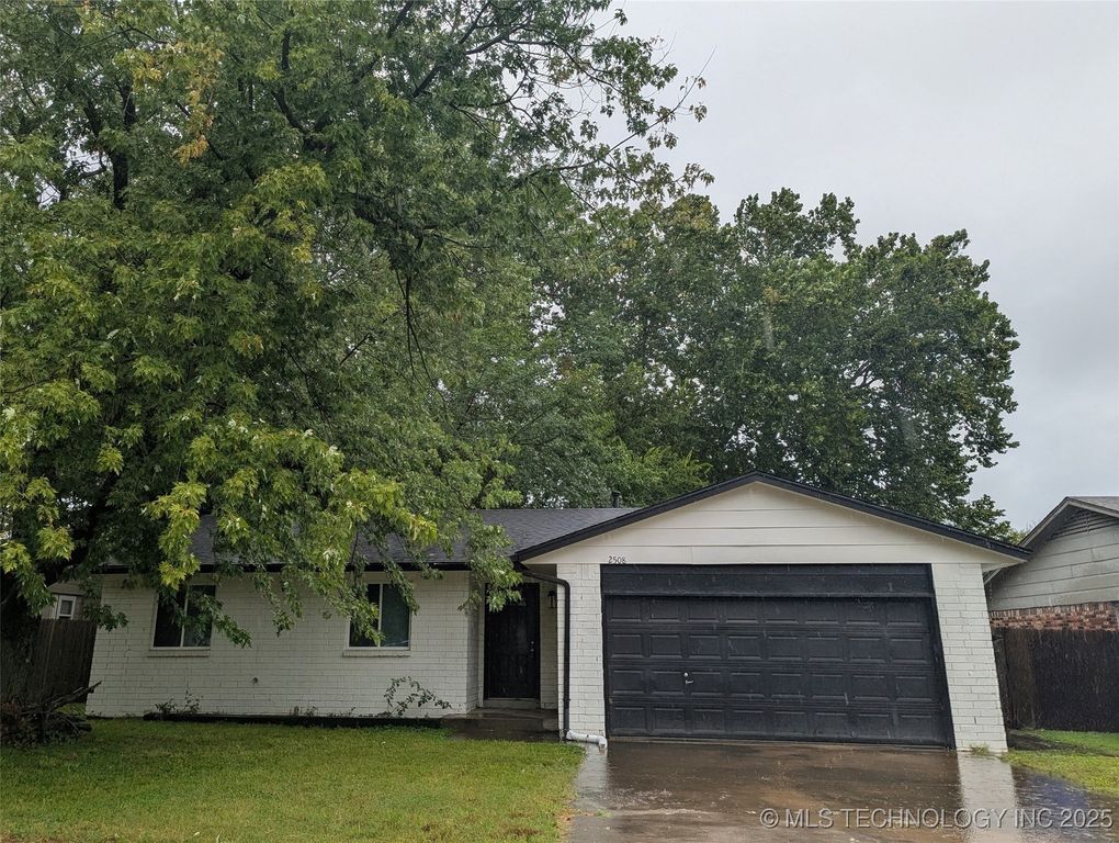2508 S Walnut Avenue, Broken Arrow, OK 74012