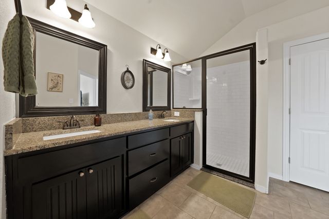 1216 N Elm Street, Weatherford, TX 76086