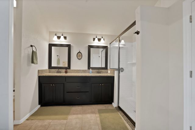 1216 N Elm Street, Weatherford, TX 76086