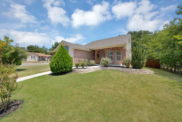 1216 N Elm Street, Weatherford, TX 76086