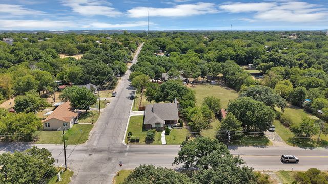 1216 N Elm Street, Weatherford, TX 76086
