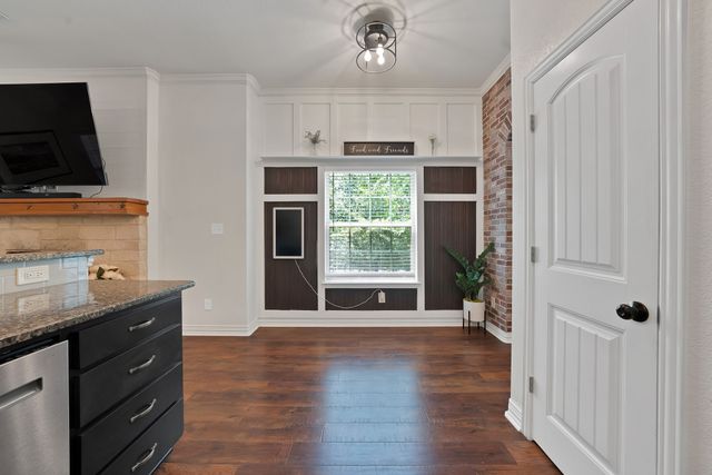 1216 N Elm Street, Weatherford, TX 76086
