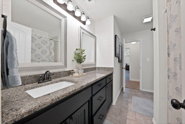 1216 N Elm Street, Weatherford, TX 76086