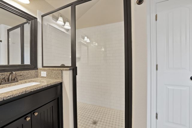 1216 N Elm Street, Weatherford, TX 76086