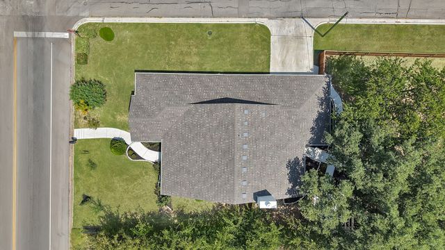 1216 N Elm Street, Weatherford, TX 76086