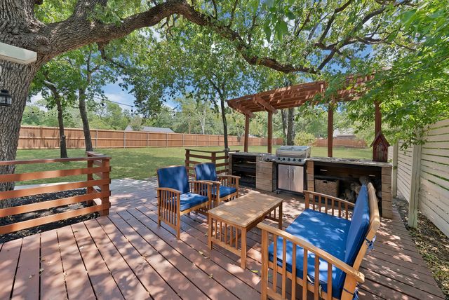 1216 N Elm Street, Weatherford, TX 76086
