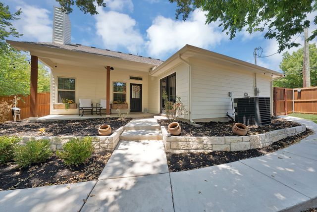1216 N Elm Street, Weatherford, TX 76086