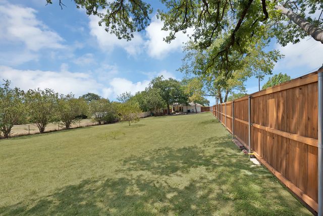 1216 N Elm Street, Weatherford, TX 76086
