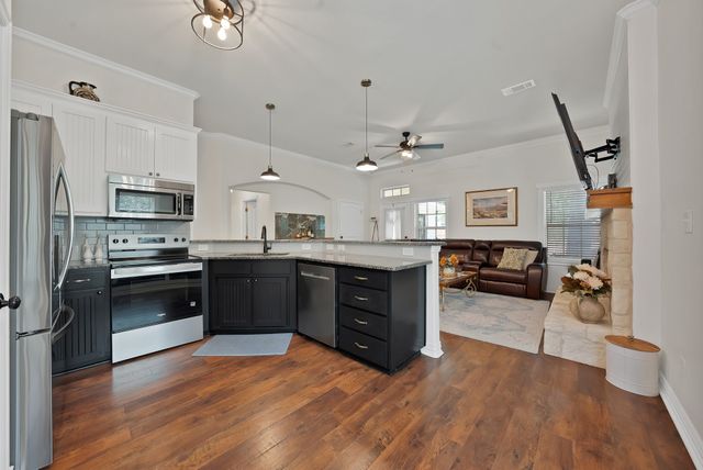 1216 N Elm Street, Weatherford, TX 76086