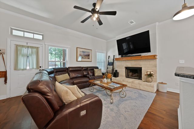 1216 N Elm Street, Weatherford, TX 76086