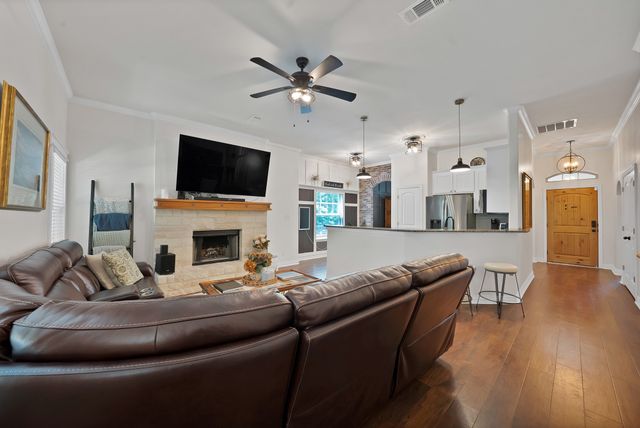 1216 N Elm Street, Weatherford, TX 76086