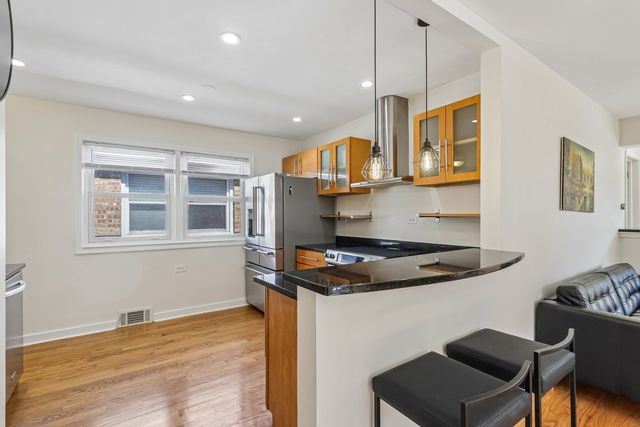 2654 W Catalpa Avenue, Chicago, IL 60625