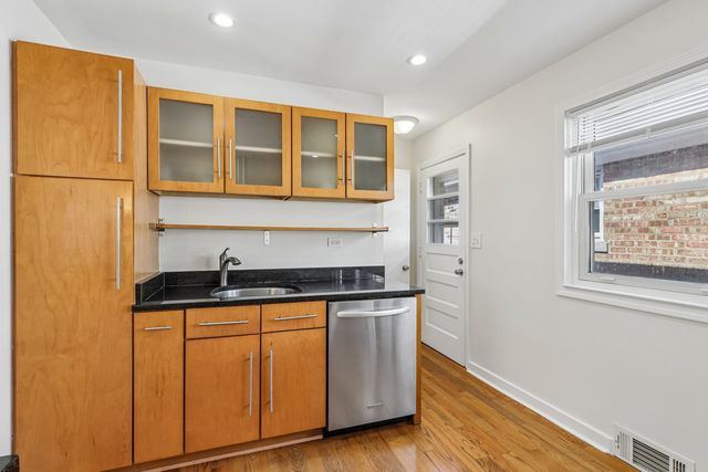 2654 W Catalpa Avenue, Chicago, IL 60625