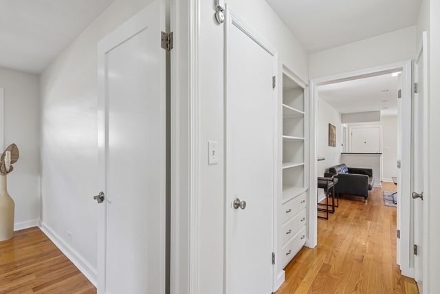 2654 W Catalpa Avenue, Chicago, IL 60625