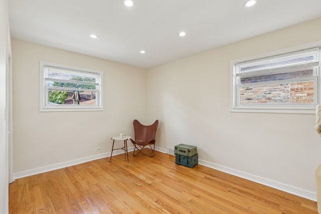 2654 W Catalpa Avenue, Chicago, IL 60625