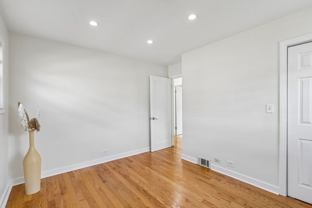 2654 W Catalpa Avenue, Chicago, IL 60625
