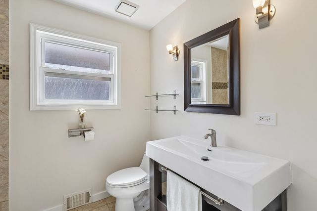 2654 W Catalpa Avenue, Chicago, IL 60625