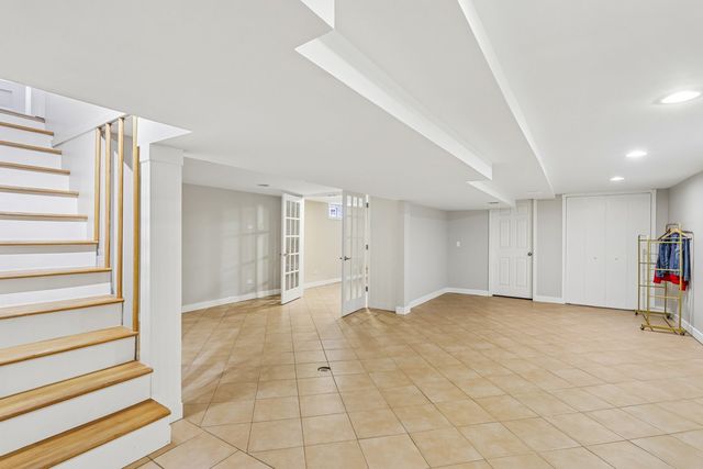 2654 W Catalpa Avenue, Chicago, IL 60625