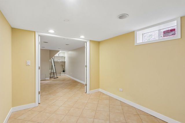 2654 W Catalpa Avenue, Chicago, IL 60625