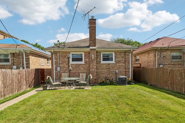 2654 W Catalpa Avenue, Chicago, IL 60625