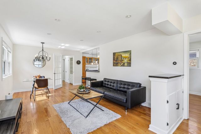 2654 W Catalpa Avenue, Chicago, IL 60625