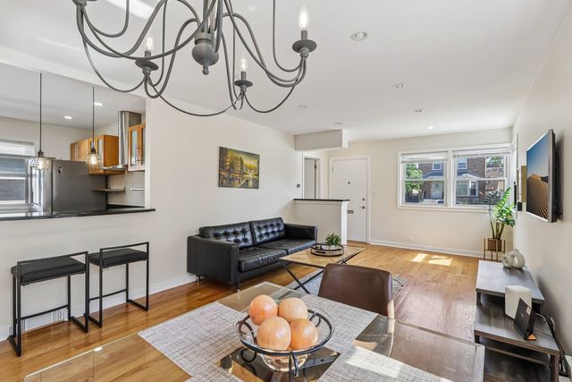 2654 W Catalpa Avenue, Chicago, IL 60625
