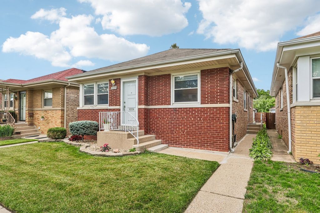 2654 W Catalpa Avenue, Chicago, IL 60625