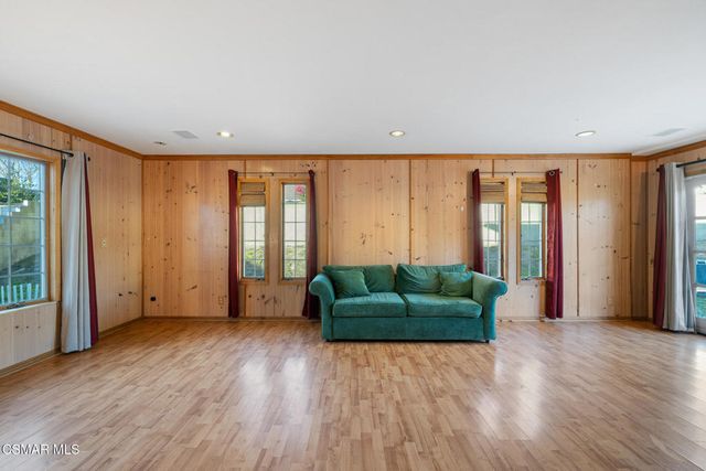 2183 E Chesterton Street, Simi Valley, CA 93065