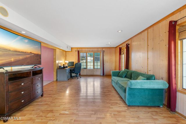 2183 E Chesterton Street, Simi Valley, CA 93065