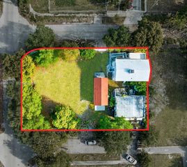 1133 NW 79th Ter, Miami, FL 33150