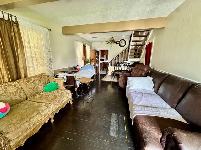 105 Dresden Street, Houston, TX 77012