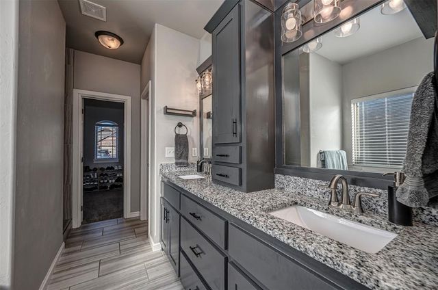 11716 SW 26th Court, Yukon, OK 73099