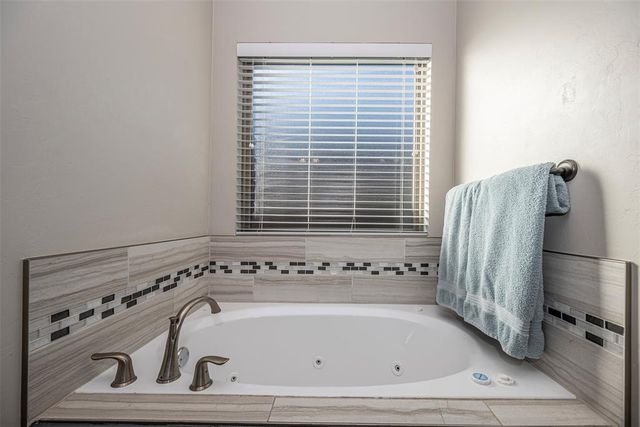 11716 SW 26th Court, Yukon, OK 73099