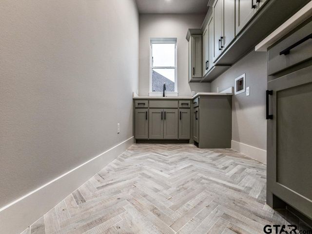 4585 Cascades Blvd, Tyler, TX 75709