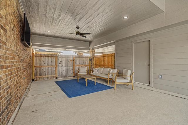 2110 Yarnell Road, Dickinson, TX 77539