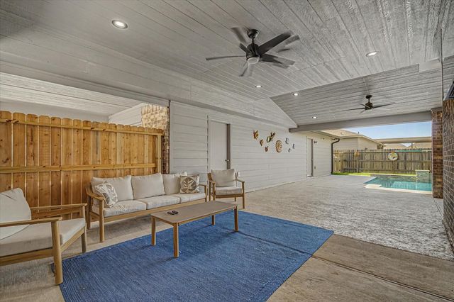 2110 Yarnell Road, Dickinson, TX 77539