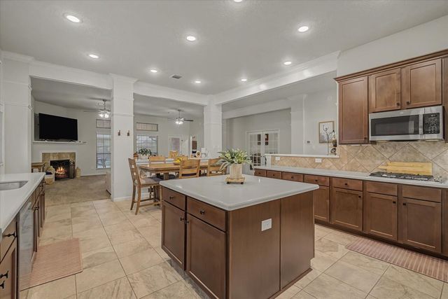 2110 Yarnell Road, Dickinson, TX 77539