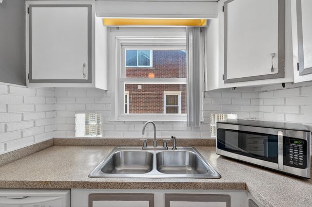 21500 Redmond Avenue, Eastpointe, MI 48021
