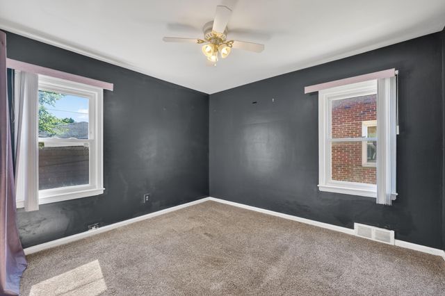 21500 Redmond Avenue, Eastpointe, MI 48021