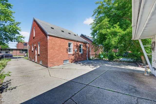 21500 Redmond Avenue, Eastpointe, MI 48021