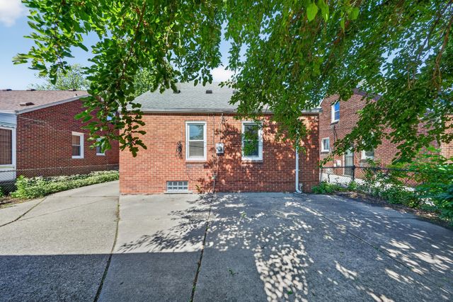 21500 Redmond Avenue, Eastpointe, MI 48021