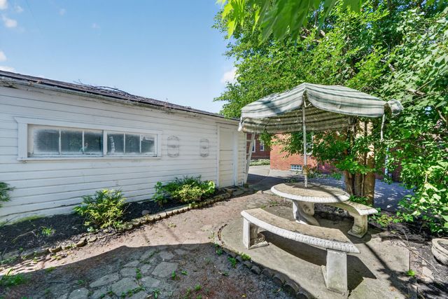 21500 Redmond Avenue, Eastpointe, MI 48021
