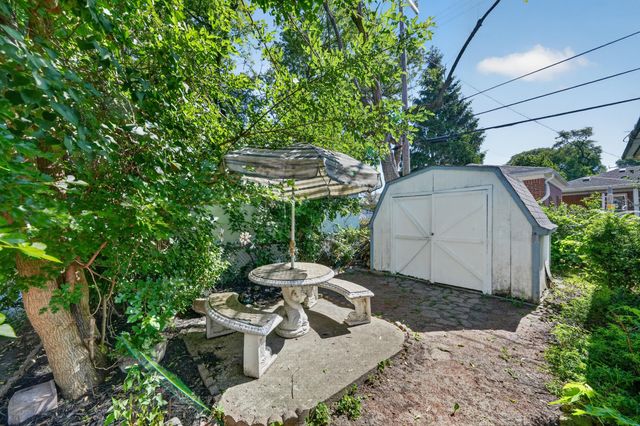21500 Redmond Avenue, Eastpointe, MI 48021