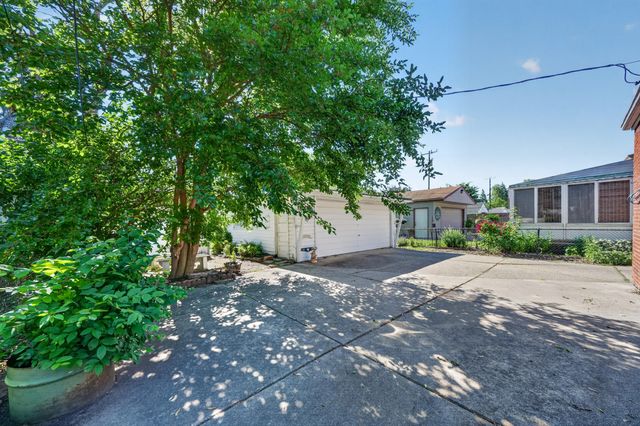 21500 Redmond Avenue, Eastpointe, MI 48021