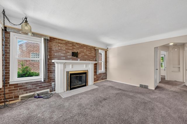 21500 Redmond Avenue, Eastpointe, MI 48021