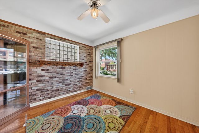 21500 Redmond Avenue, Eastpointe, MI 48021