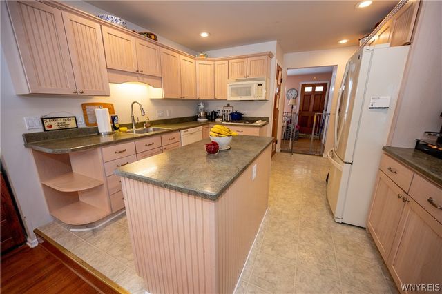 54 Glenwood Avenue, Evans, NY 14006