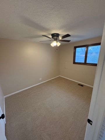 8855 S Komensky Avenue, Hometown, IL 60456